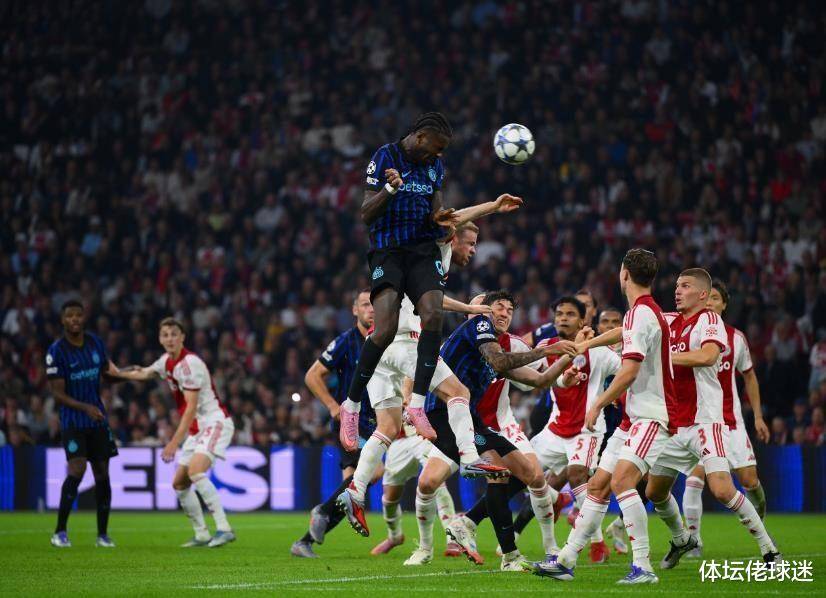 阿贾克斯训练开放日，加时末段止住颓势引欢呼，足总杯在即，细节决定成败的简单介绍